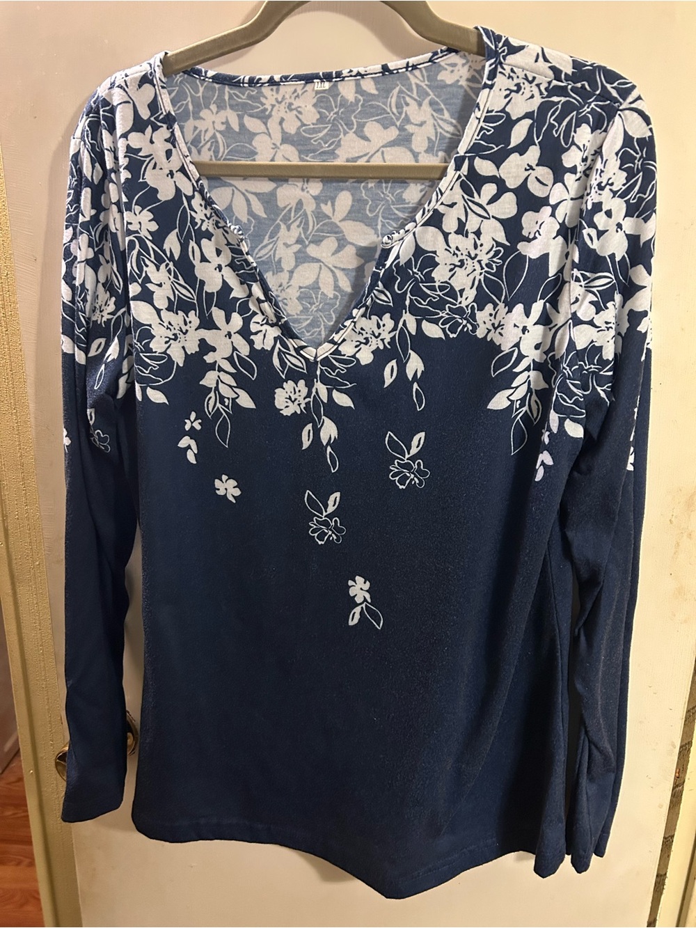 Women's Navy Blue Floral V-Neck Long Sleeve Top